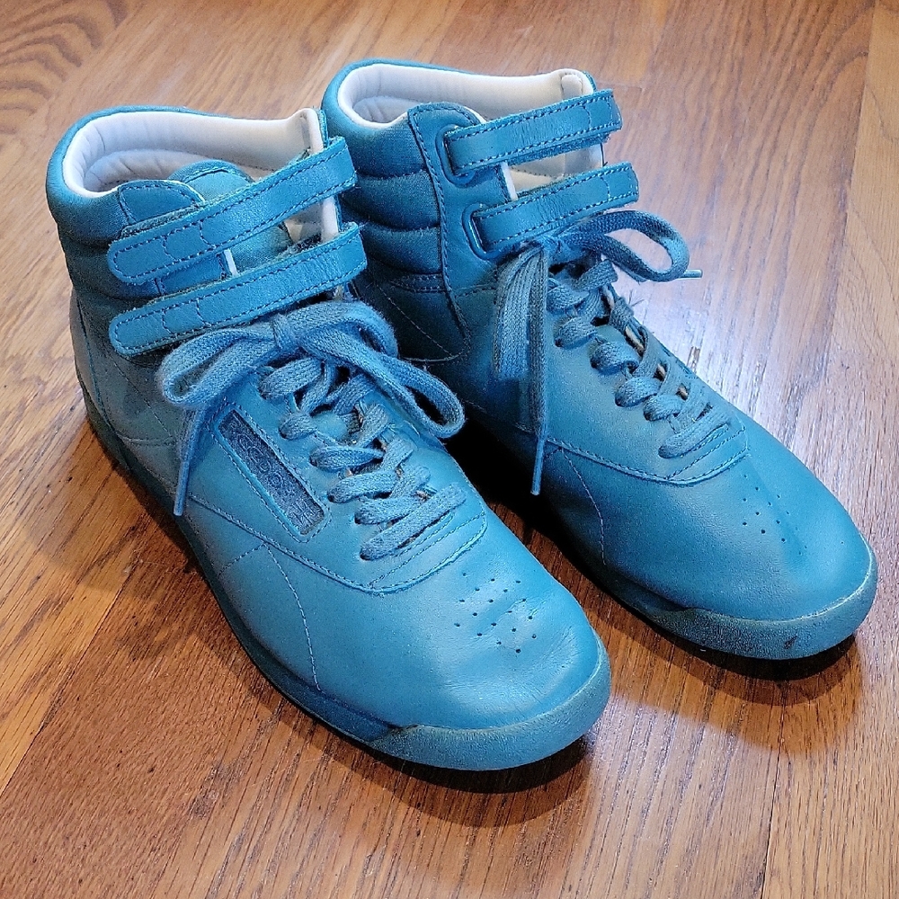 Reebok Women's Retro High Top Sneakers (Teal)